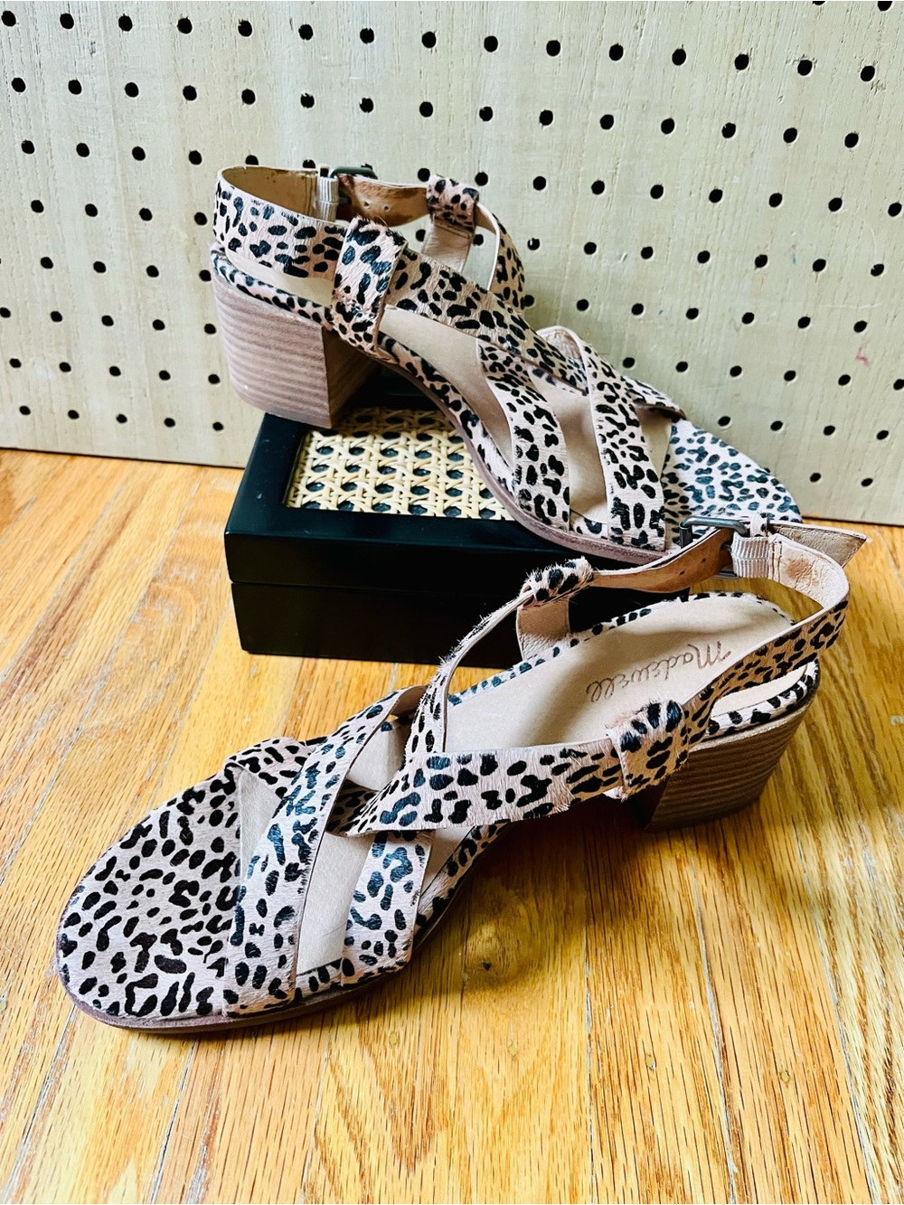 Madewell Alyssa Asymmetrical Block Heel Sandals Leopard Calf Hair Size 9.5 - Picture 2 of 7